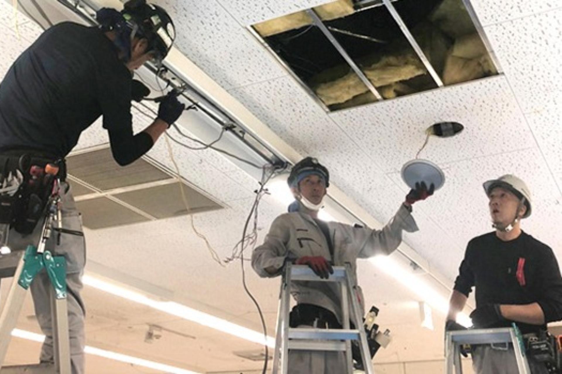 コミュニケーションをとるスタッフのイメージ画像